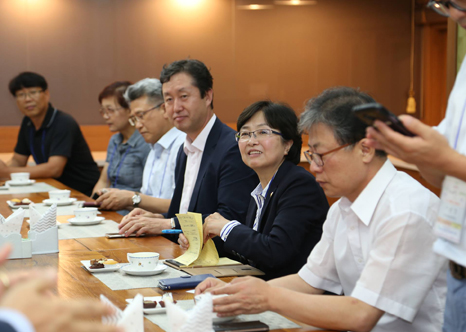 '한국 강의 날 대회' 개회식 참석 섬네일 이미지 2